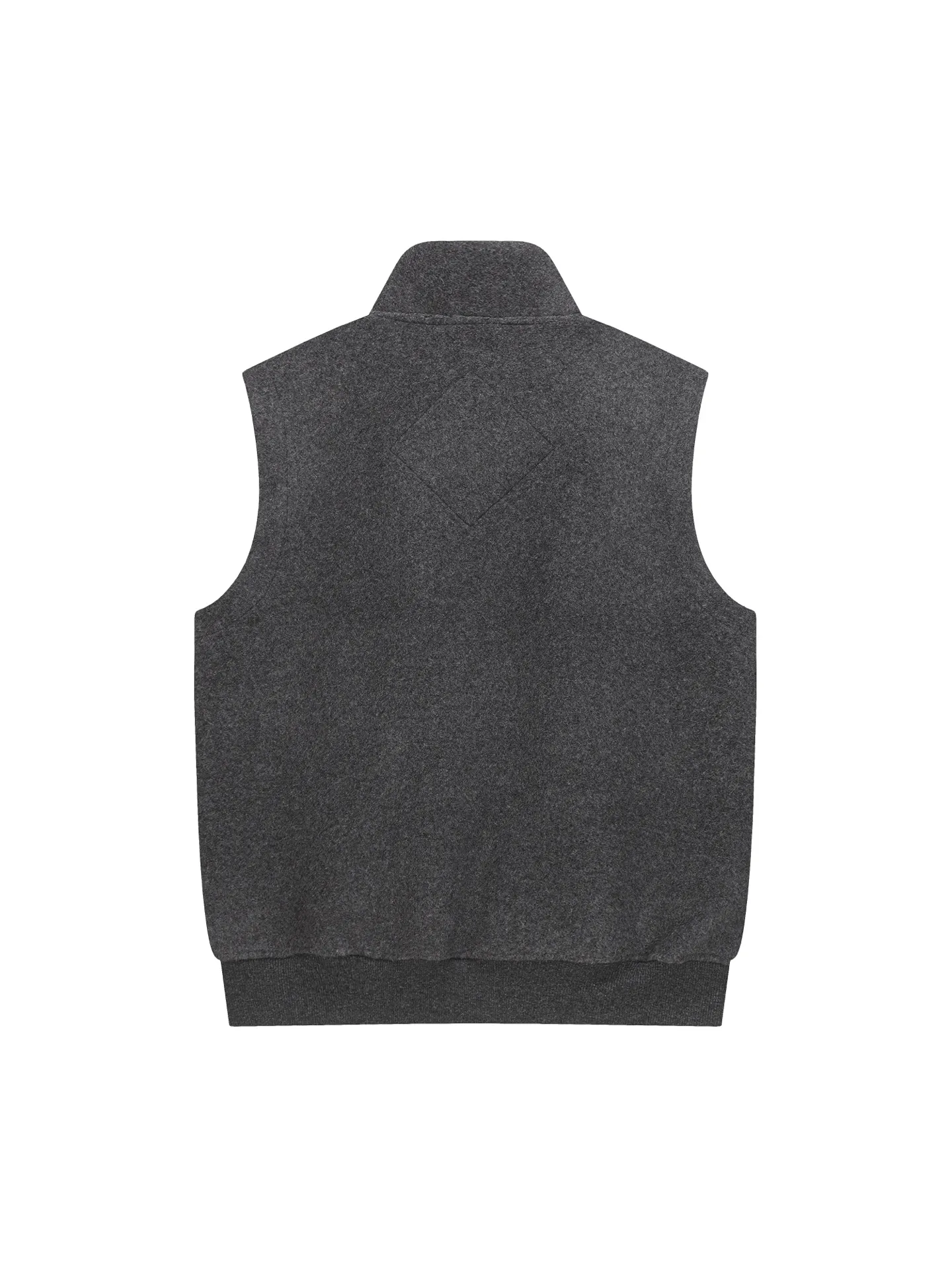 P600 Canada Giose/Canada Goose Mersey fleece vest 7052MB CANADA GOOSE Canada Goose Mersey men's wool fleece vest 7052MB ·Made of Kind Fleece wool fleece fabric, which can provide excellent comfort and diverse functionality ·A weatherproof placket is designed under the front zipper to prevent wind and keep warm ·Ribbed knit hem and articulated sleeves improve comfort and fit ·2 exterior pockets: both hand pockets with concealed buckles ·White Canada Goose disc logo embroidered on left chest.   A0 Size:S-XXL